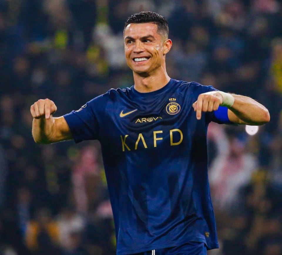 欧洲杯买球_2场造8球!C罗踢疯了欧洲杯买球,强势回应马丁内斯,欧洲杯首发稳了