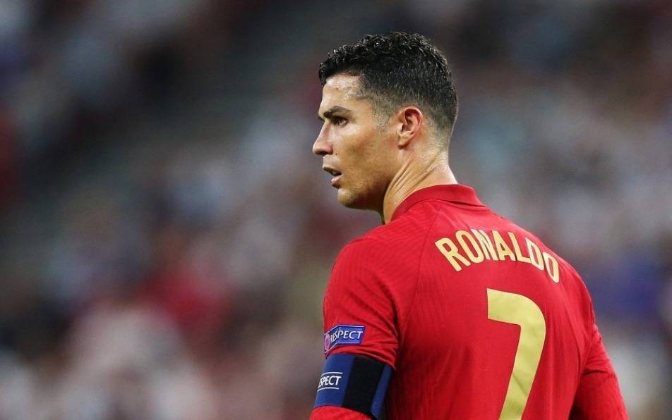 欧洲杯买球_2场造8球!C罗踢疯了欧洲杯买球,强势回应马丁内斯,欧洲杯首发稳了