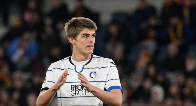 AC米兰比赛_意甲对决：AC米兰外租炙手可热球员在比赛中脱颖而出