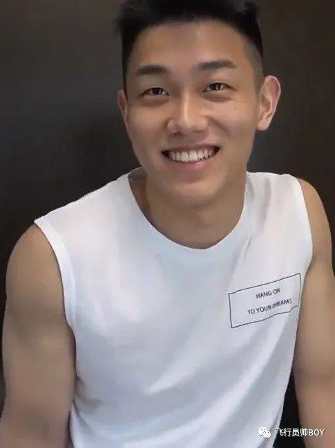 皇冠信用网账号开通_宏翔开通社交账号发身材照皇冠信用网账号开通,粉丝瞬间破万!