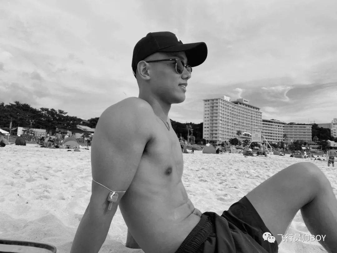 皇冠信用网账号开通_宏翔开通社交账号发身材照皇冠信用网账号开通,粉丝瞬间破万!