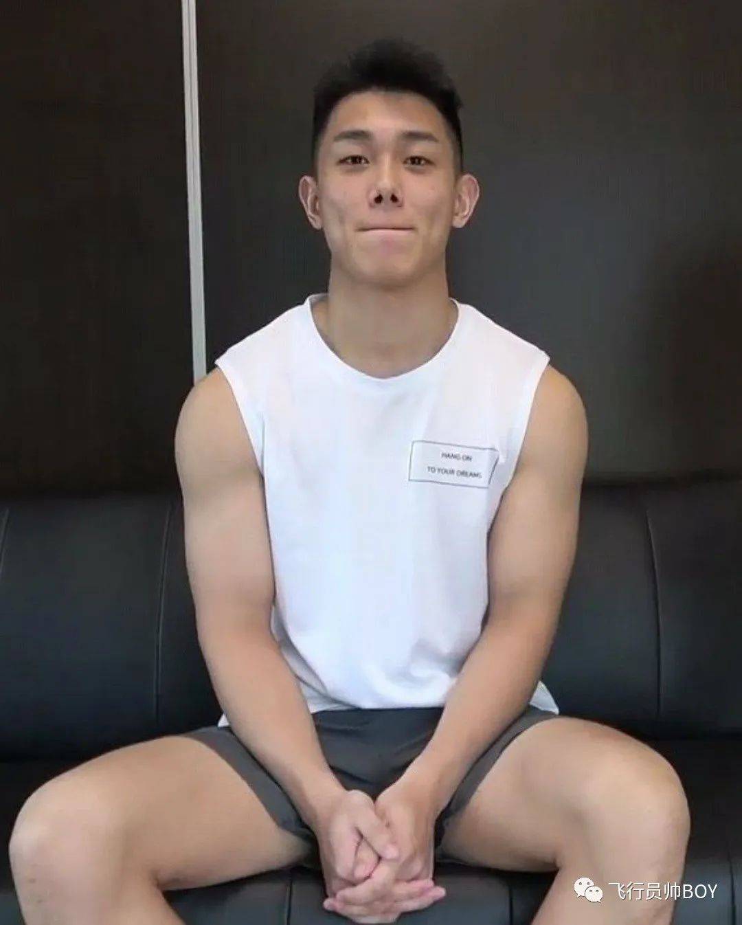 皇冠信用网账号开通_宏翔开通社交账号发身材照皇冠信用网账号开通,粉丝瞬间破万!