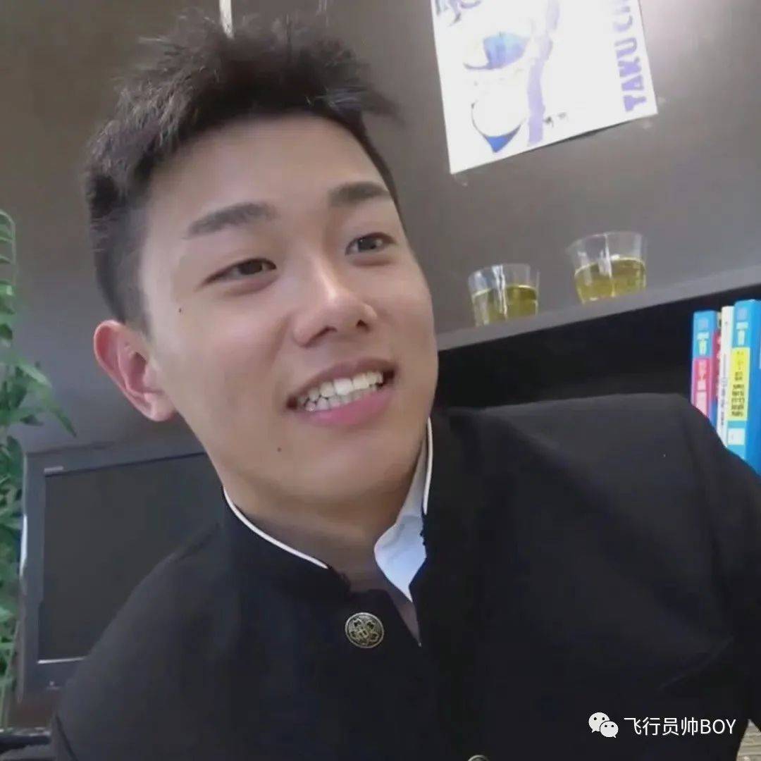 皇冠信用网账号开通_宏翔开通社交账号发身材照皇冠信用网账号开通,粉丝瞬间破万!