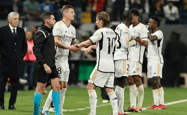 阿尔巴尼亚VS西班牙_皇马VS格拉纳达:轮换8大主力 魔笛领衔前场 西班牙失意前锋出击