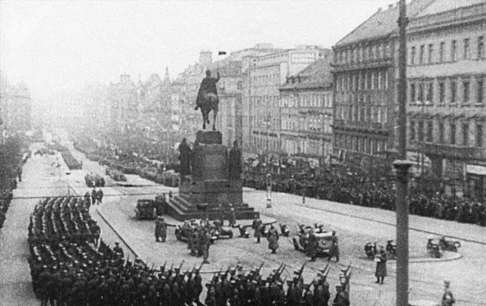 罗马尼亚_人民革命的时代罗马尼亚!罗马尼亚人民共和国的诞生——罗马尼亚简史28