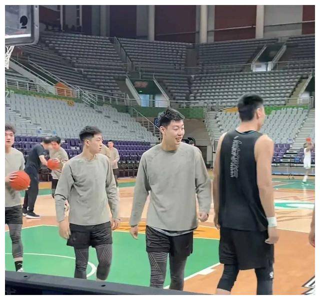 篮球代理网址_弗格伤停仍训练篮球代理网址,辽宁篮球队赛训新风格,刘子庆谈亚当斯代理