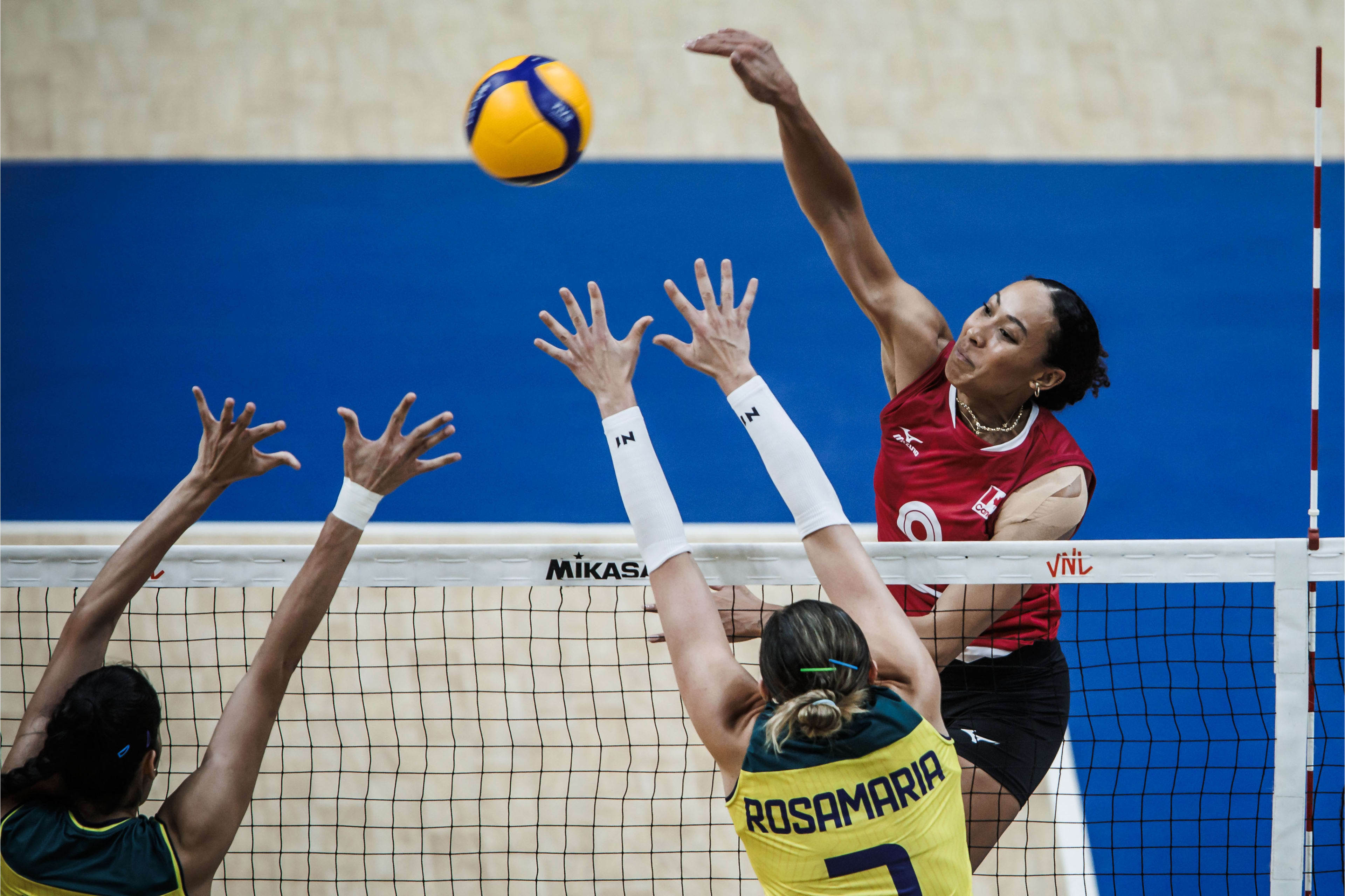 巴西甲组联赛_知己知彼!世界女排联赛巴西站巴西甲组联赛,东道主巴西3:1加拿大取得开门红