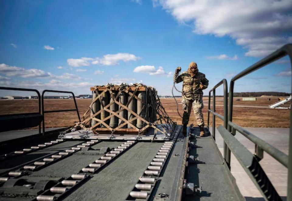 罗马尼亚VS乌克兰_乌克兰要更多武器罗马尼亚VS乌克兰,罗马尼亚援乌火车夜里被炸,现场还有西方军人