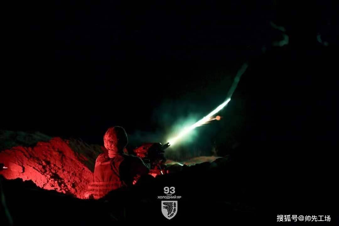 罗马尼亚VS乌克兰_凌晨2点罗马尼亚VS乌克兰,罗马尼亚军列开进乌克兰剧烈爆炸:现场有大群西方军人