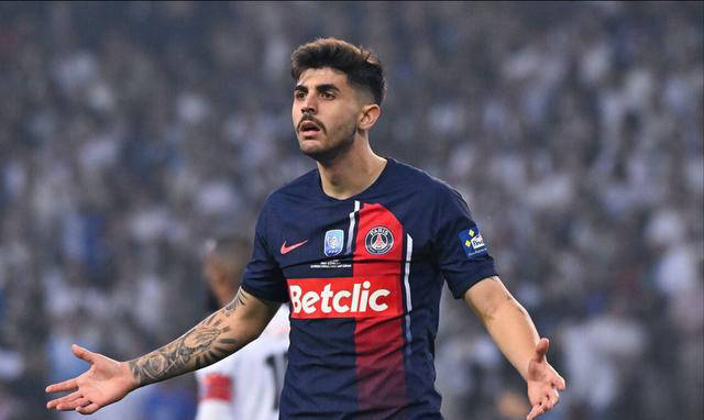 皇冠登1登2登3出租_巴黎2-1里昂皇冠登1登2登3出租,捧起法国杯冠军,登贝莱荣获最佳表现