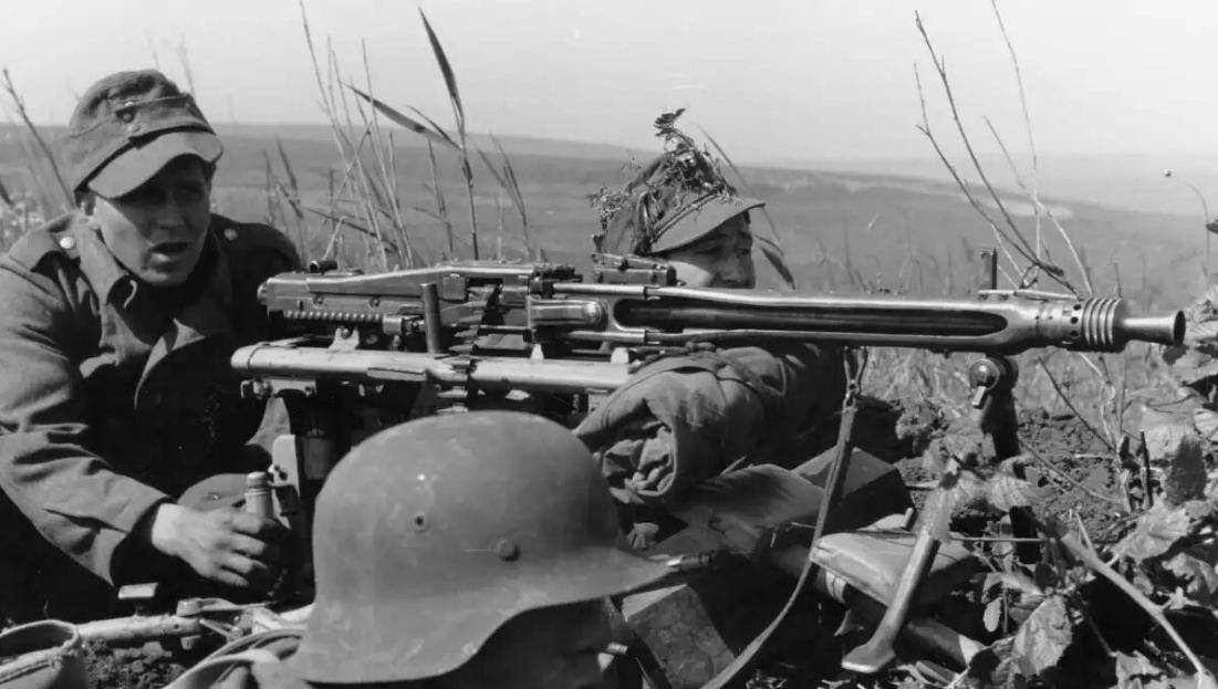 美国-德国_二战时美国-德国,德国和美国的实力差距有多大?德国能单挑赢美国吗?