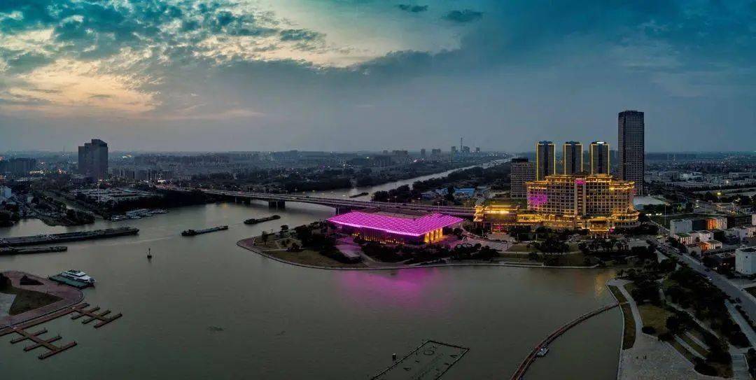 皇冠代理登1,2,3_【扬州皇冠假日酒店】3天2晚¥999起享高级房2间夜(不含早)+首日欢迎水果1份+室内恒温游泳池等~