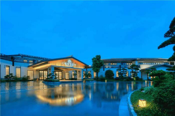 皇冠代理登1,2,3_【扬州皇冠假日酒店】3天2晚¥999起享高级房2间夜(不含早)+首日欢迎水果1份+室内恒温游泳池等~