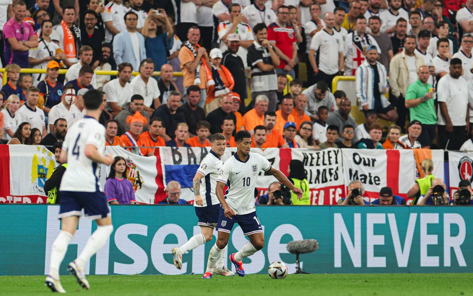 欧洲杯足球平台_功利足球VS美丽足球欧洲杯足球平台,欧洲杯还好看吗?