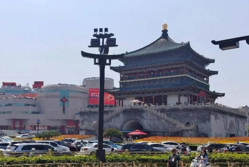 皇冠信用网口出租_一家六口打网约出租车被拒皇冠信用网口出租,女子一口痰吐司机脸上,换来一顿暴打