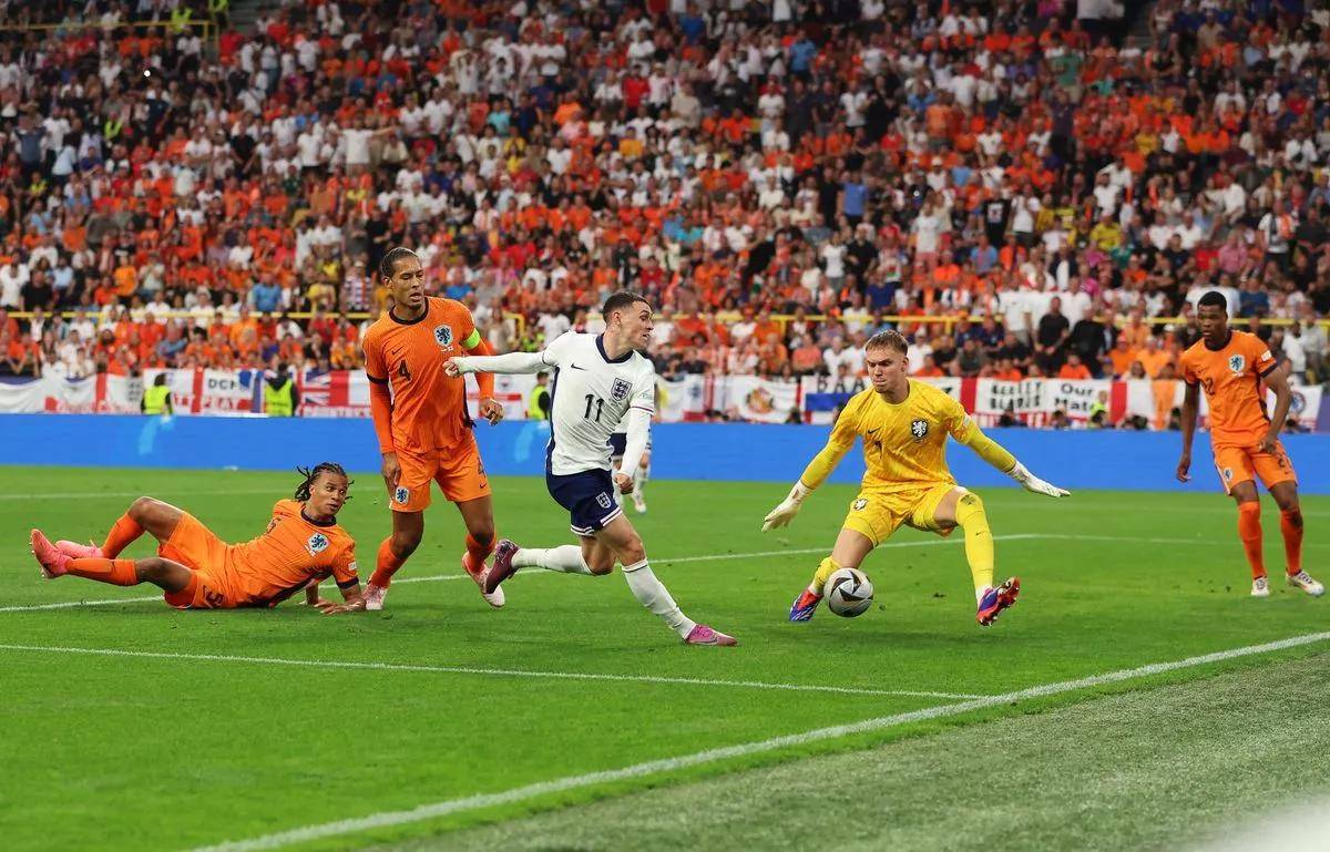 皇冠登1登2登3申请_2-1!欧洲杯绝杀书写传奇:西蒙斯抢眼皇冠登1登2登3申请,赖斯梦游,福登超神