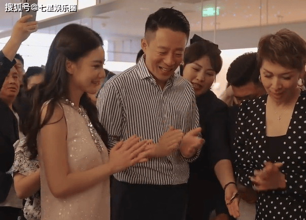 法甲在哪里看直播_马筱梅让汪小菲情绪稳定法甲在哪里看直播,看完张颖颖的直播,才明白她输在哪里