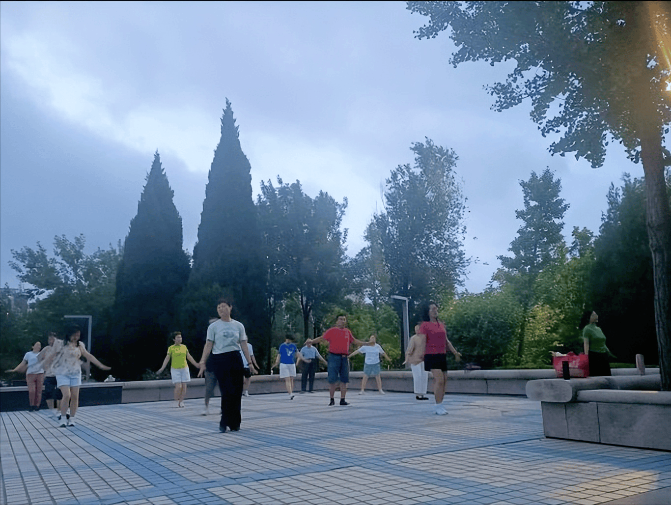 皇冠登一登二登三区别_满庭芳 登泰山(外二首)