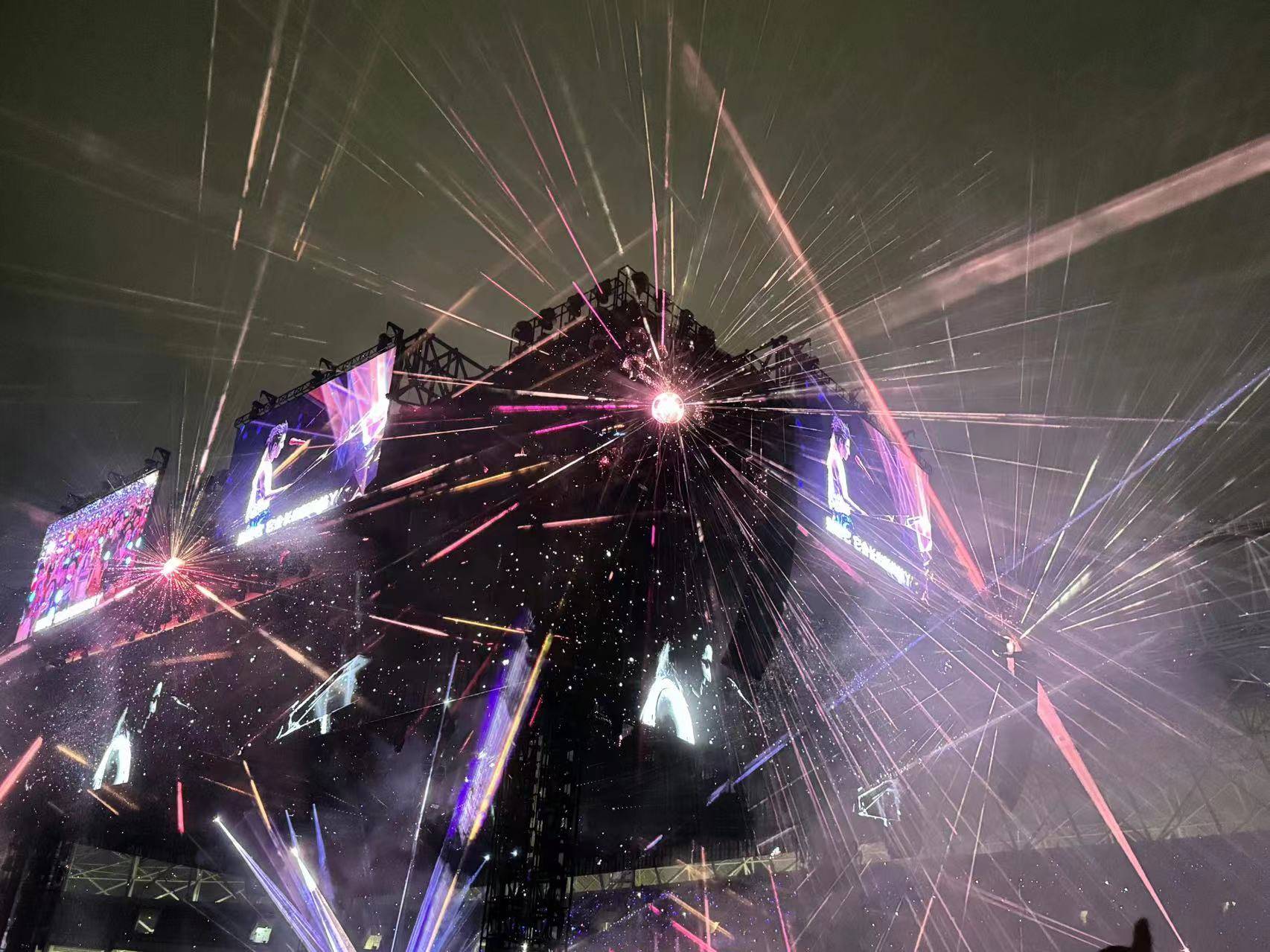 皇冠登一登二登三区别_华晨宇三登鸟巢皇冠登一登二登三区别!国风四面台震撼来袭!