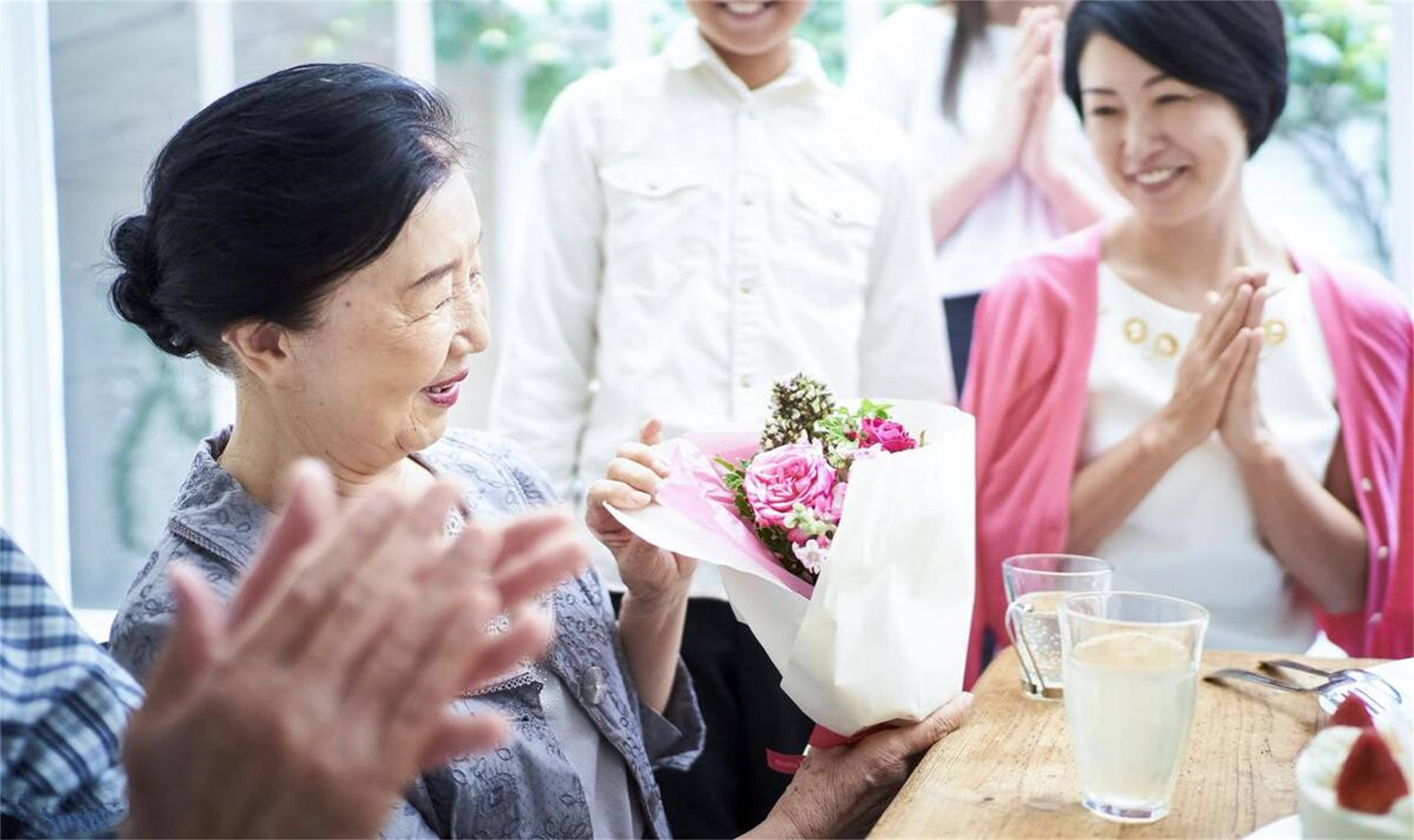 皇冠信用盘登1,登2,登3出租_九九重阳节皇冠信用盘登1,登2,登3出租,别忘“1登2吃3敬4忌”,遵循老传统,祝老人健康平安