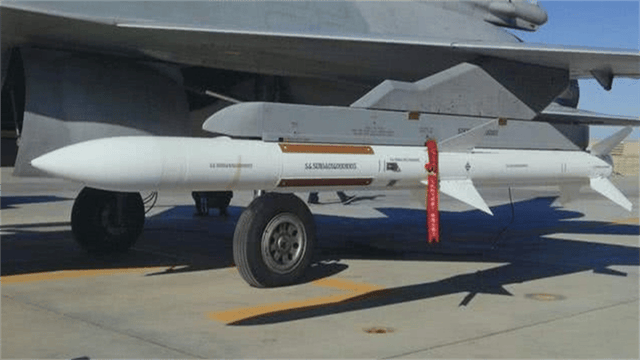 皇冠信用登2代理_东海上空皇冠信用登2代理,苏30连投8弹!美军介入台海阻力,越来越大了