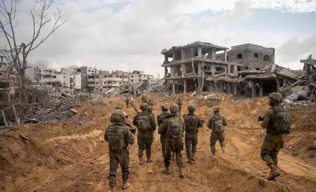 皇冠足球平台在哪里注册_以军伞兵从天而降!深夜杀入敌军老巢皇冠足球平台在哪里注册,一开门,差一点被反杀