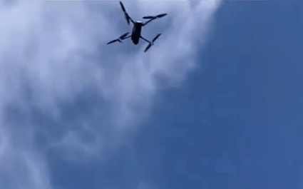 皇冠信用網最高占成_男子在家操控无人机钓鱼皇冠信用網最高占成,当天就钓上十几条,当事人:不要轻易尝试,已被鱼拉下水十几个无人机