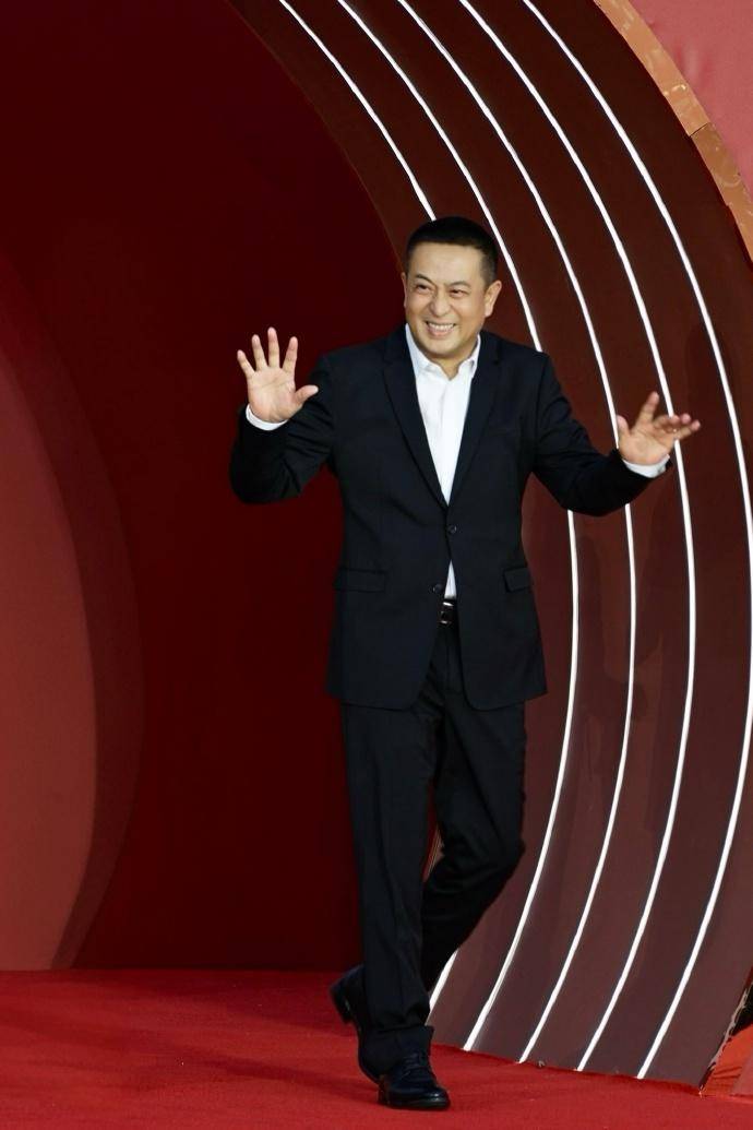 皇冠信用开号_自媒体曝54岁张嘉益离婚皇冠信用开号,为了躲妻子宁愿多在外工作,张嘉益工作室:假得离谱!