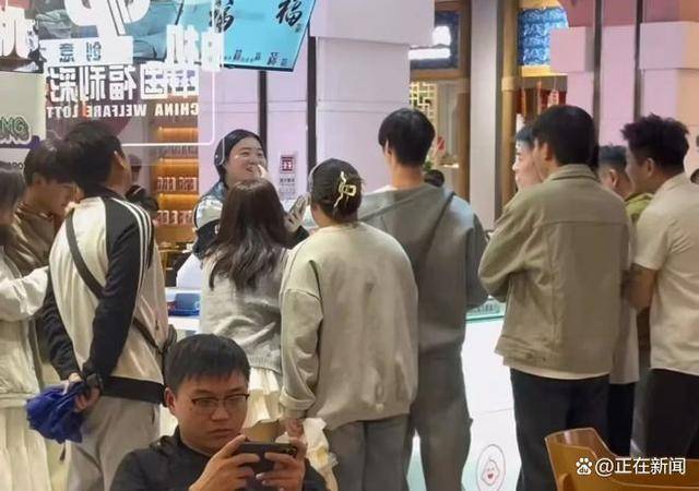 皇冠信用网开户_合肥两小伙辞职前买彩票中100万皇冠信用网开户,店员:两人平分