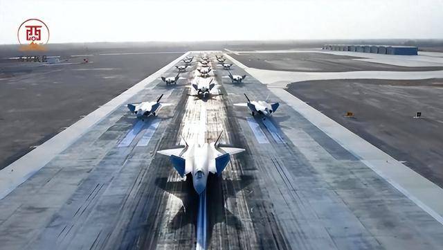 皇冠信用网押金多少_解放军不再藏着掖着皇冠信用网押金多少,西部战区亮出底牌:15架歼20同框亮相