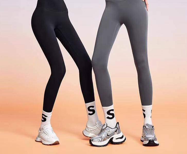 皇冠信用登2代理_“鲨鱼裤”成年轻人的新秋裤皇冠信用登2代理?医生提醒:小心健康风险