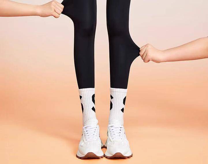 皇冠信用登2代理_“鲨鱼裤”成年轻人的新秋裤皇冠信用登2代理?医生提醒:小心健康风险