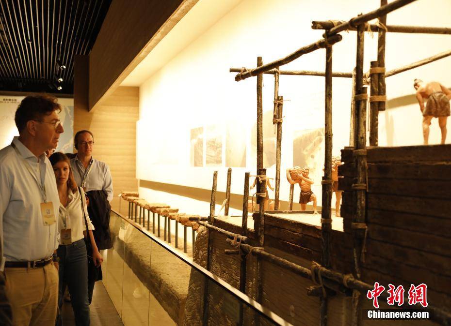 皇冠信用平台出租出售_河南郑州:13国逾40位外籍古典学专家学者开启“商都”之旅