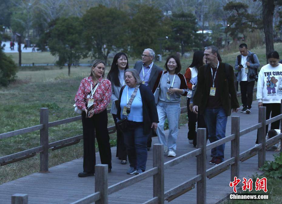 皇冠信用平台出租出售_河南郑州:13国逾40位外籍古典学专家学者开启“商都”之旅