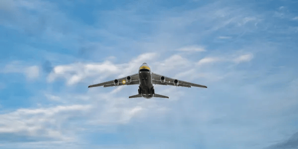 皇冠足球平台在哪里注册_深圳一趟上千块的"飞的"到底谁会打皇冠足球平台在哪里注册?答案揭晓……