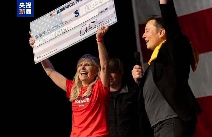 如何代理皇冠信用网_49%对49%！刚刚如何代理皇冠信用网，特朗普民调追平哈里斯，但在关键“摇摆州”落后！美国大选最后冲刺，7600万人已投票