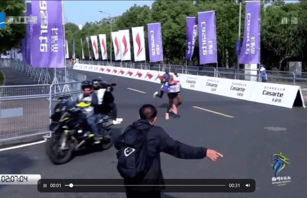 皇冠信用网会员开户_领跑者跑错路线痛失冠军和3万美元奖金皇冠信用网会员开户,网民质疑“工作人员引导失误”,杭马方面最新回应