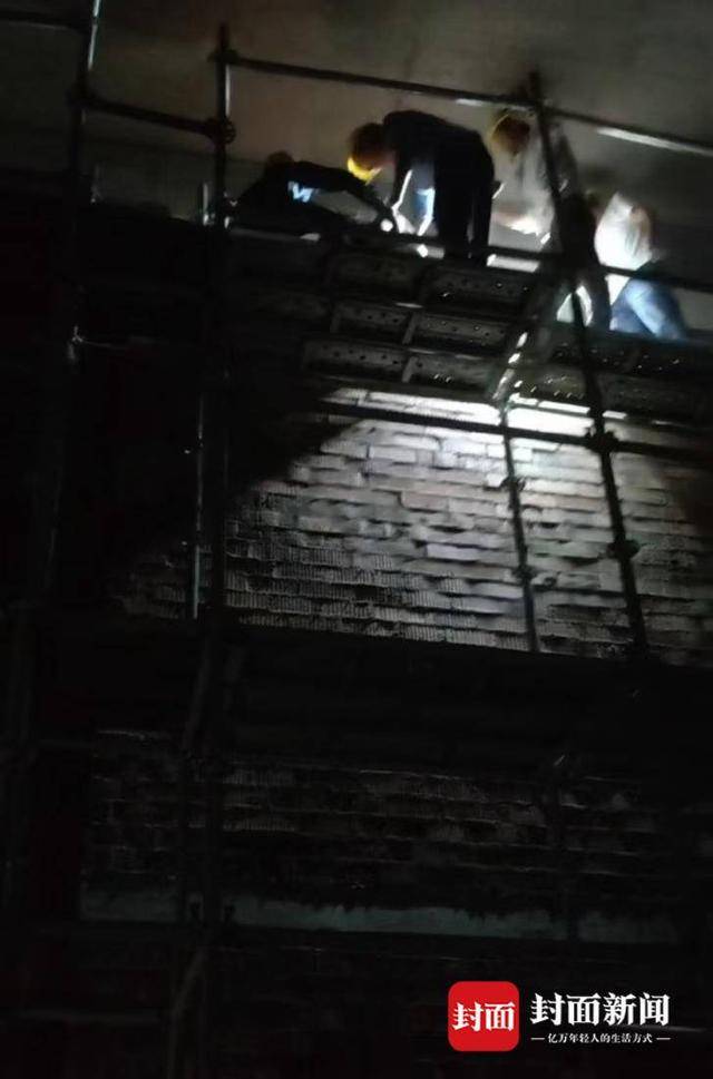皇冠信用网哪里申请_女子失联12天通风井下获救皇冠信用网哪里申请,丈夫耳语“千万别睡,儿子还在找你”|封面头条