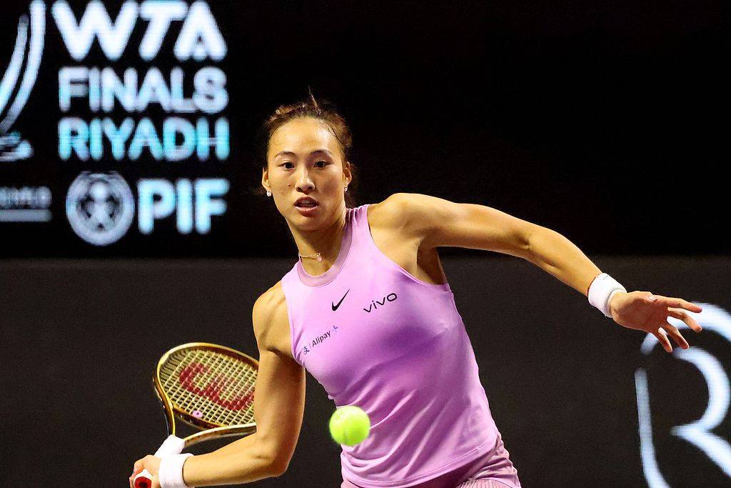 皇冠信用网哪里申请_三盘鏖战击败莱巴金娜皇冠信用网哪里申请!郑钦文迎来职业生涯年终总决赛首胜