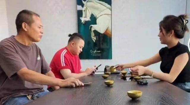 皇冠皇冠平台_劳斯莱斯女车主丈夫坦言不要赔偿原因:确有流量因素皇冠皇冠平台,但更相信“好人有好报”