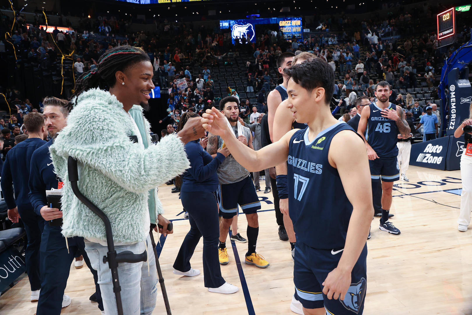 足球盘口代理_NBA开赛不到3周就遇球星伤病潮:杜兰特、锡安、莫兰特、东契奇等都伤足球盘口代理了