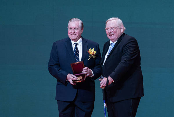 皇冠信用网登3代理注册_“像中国学生这样的皇冠信用网登3代理注册,我在美国25年没见过了”