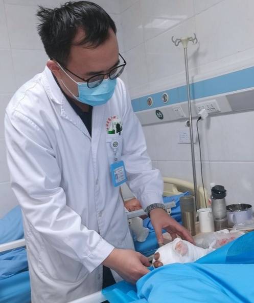 如何代理皇冠信用_争分夺秒如何代理皇冠信用!乌鲁木齐、喀什两地多方联动救助断臂男子