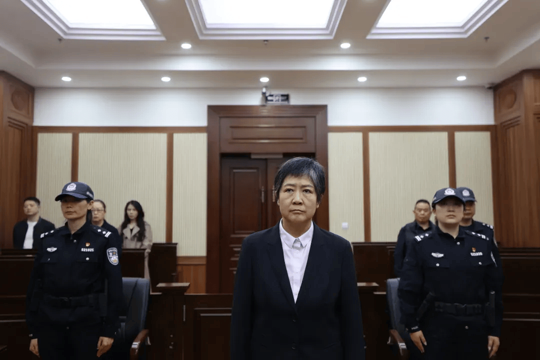 皇冠信用出租足球_被提拔为省委办公厅副主任、丈夫工作获调动后皇冠信用出租足球,她送了69.5万