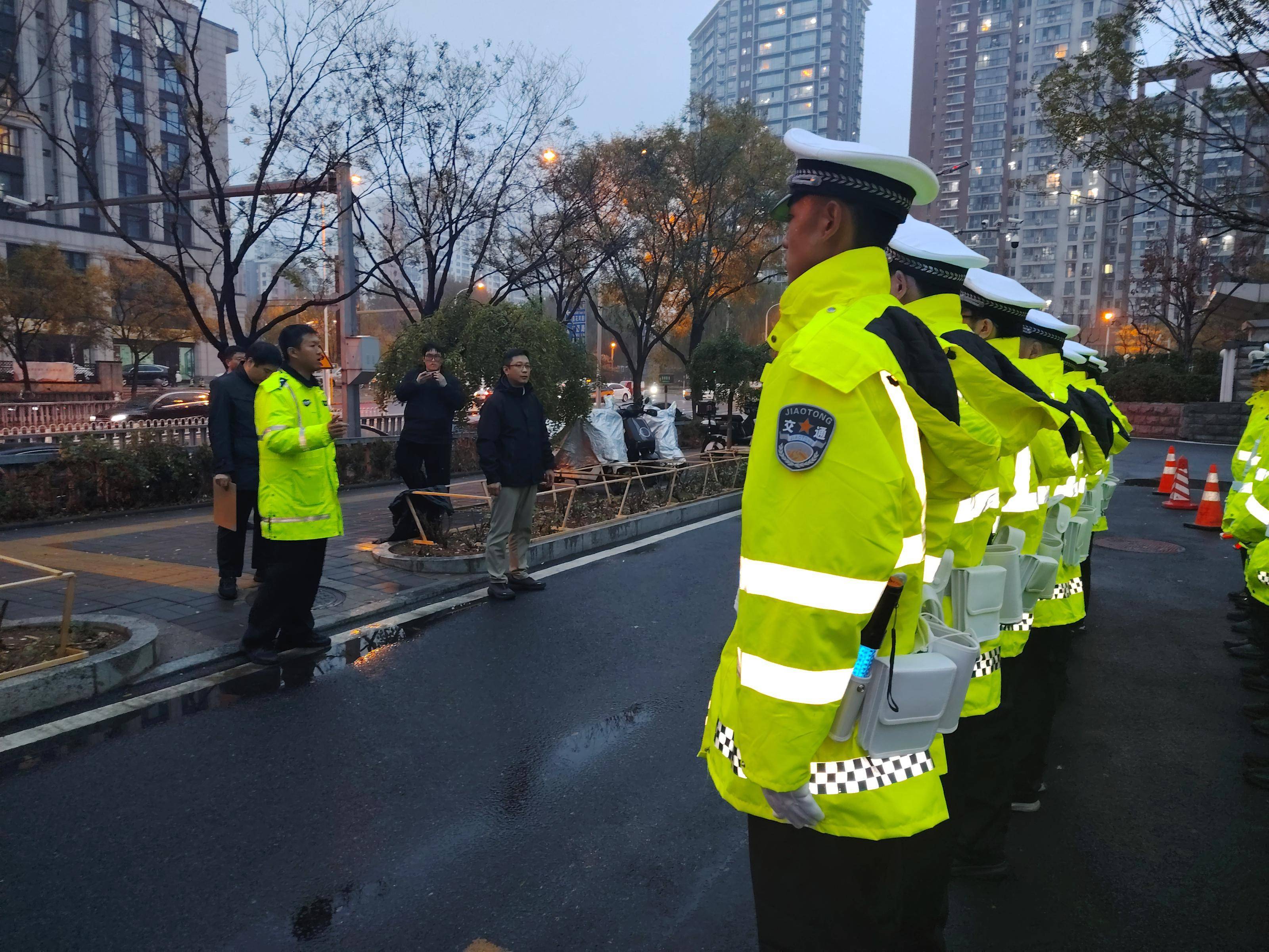 信用网皇冠申请注册_北京三大火车站信用网皇冠申请注册,交通联勤正式上岗