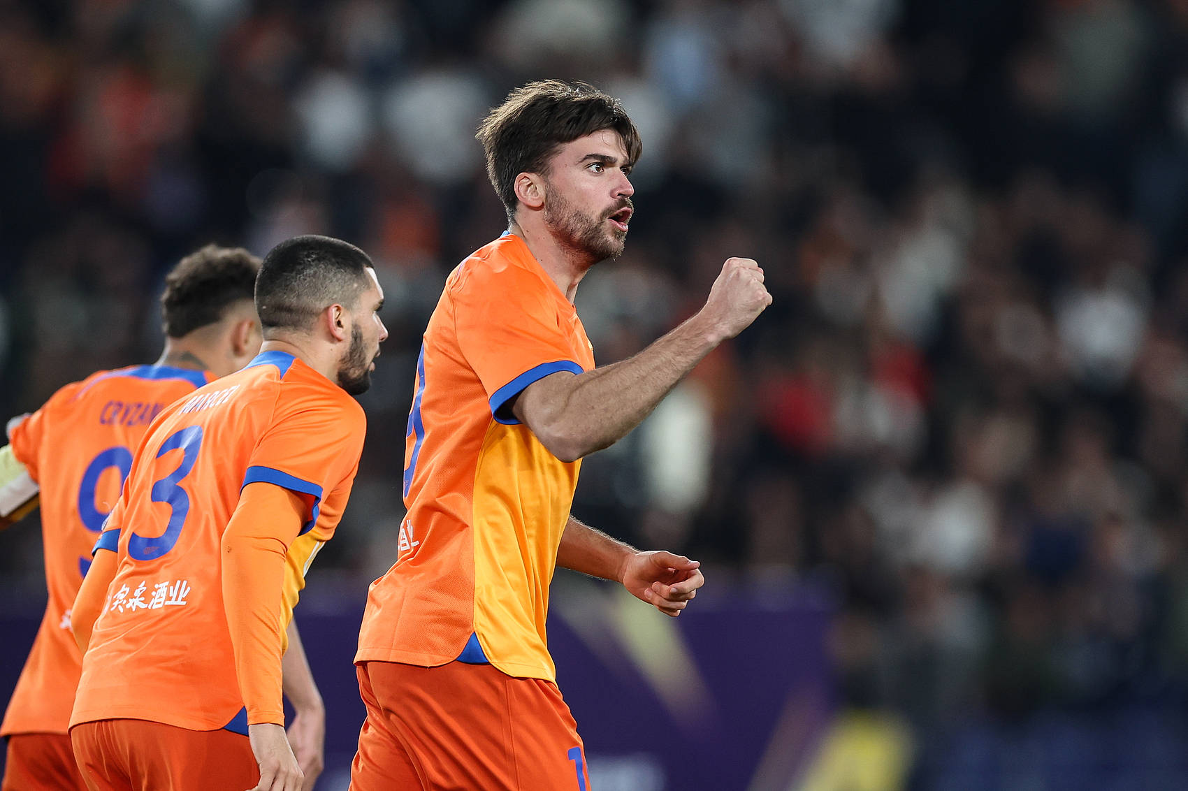 皇冠信用平台出租出售_双冠王皇冠信用平台出租出售!足协杯-李帅王振澳破门 海港3-1泰山首度夺冠