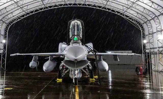 皇冠信用网最新地址_俄军发射中程导弹后皇冠信用网最新地址,美国考虑核选项,乌克兰重返核武国家之列?