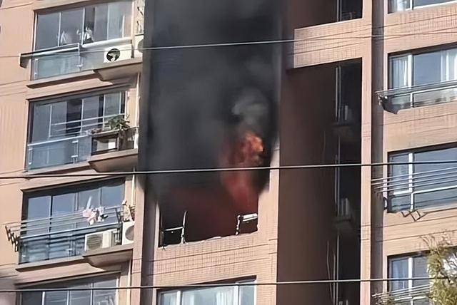 皇冠登一登二登三区别_上海15层住宅突发大火!窗框烧至掉落皇冠登一登二登三区别,周边交通管制,官方最新通报