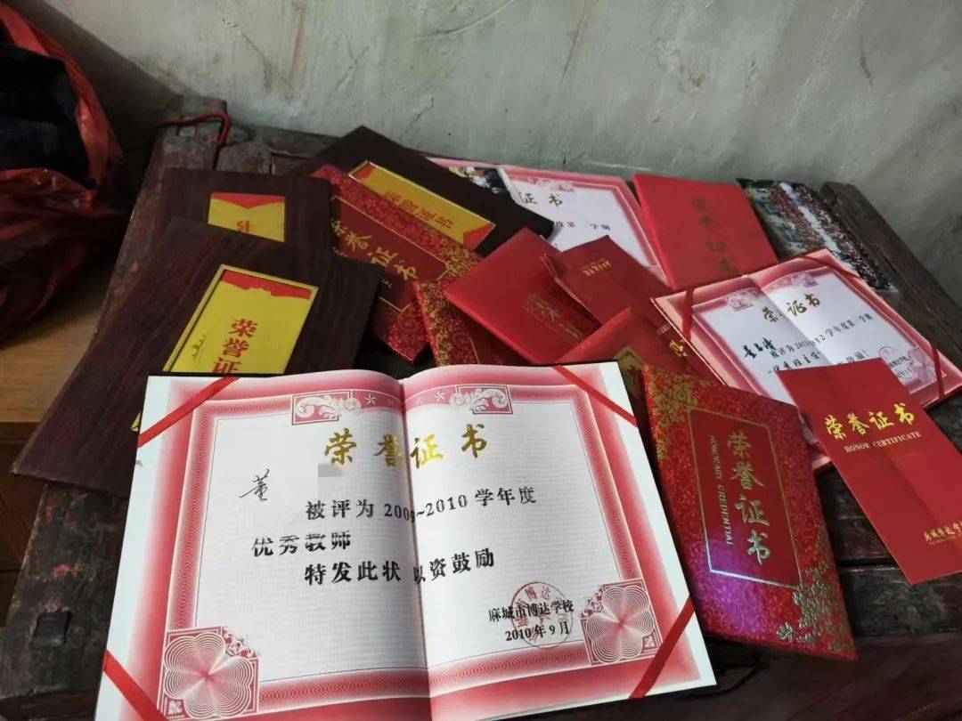 皇冠信用网登3出租_黄冈一教师在宿舍离世皇冠信用网登3出租,家属:高强度工作带了14年高三,校方未申报工亡;多方回应→