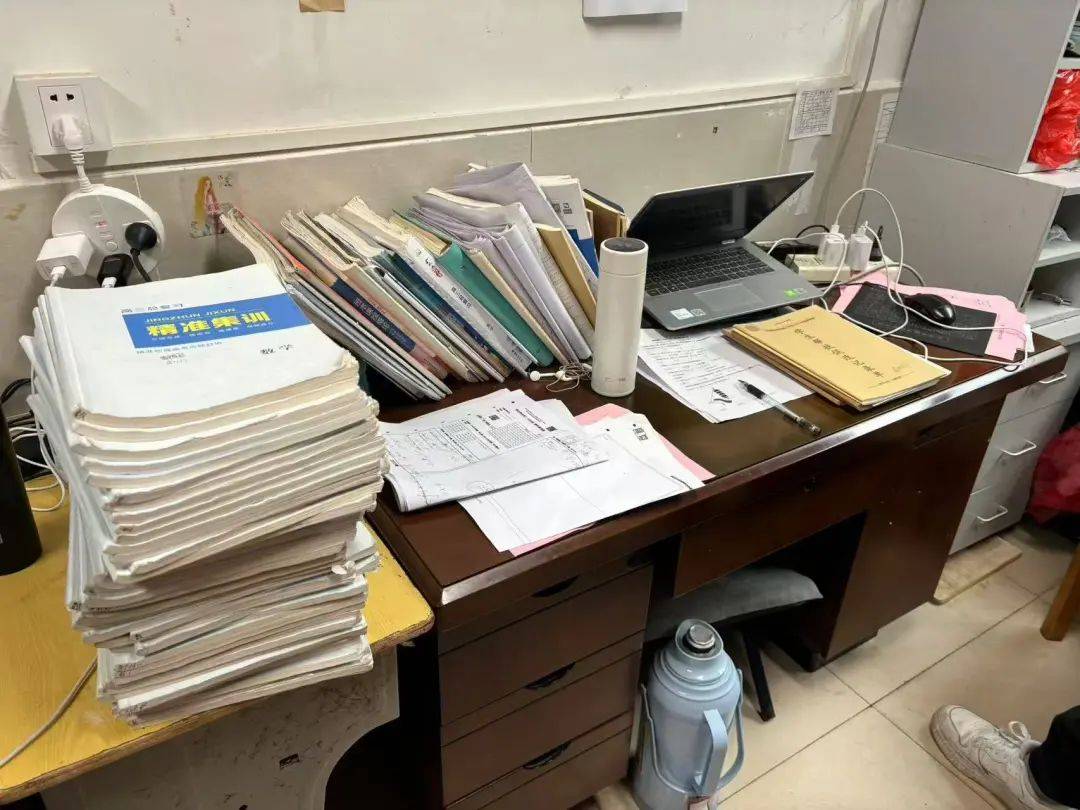 皇冠信用网登3出租_黄冈一教师在宿舍离世皇冠信用网登3出租,家属:高强度工作带了14年高三,校方未申报工亡;多方回应→